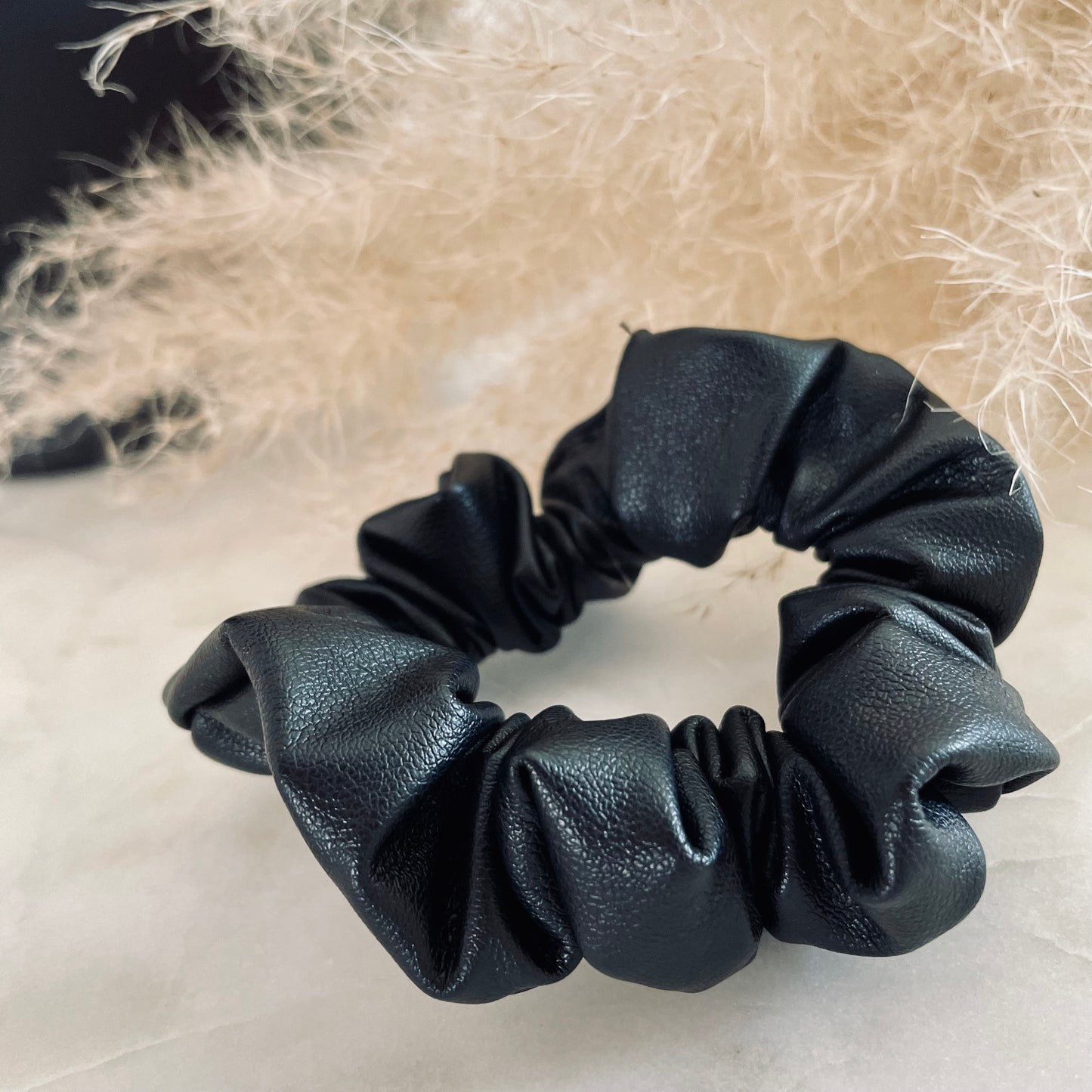 Handmade Scrunchie Leder