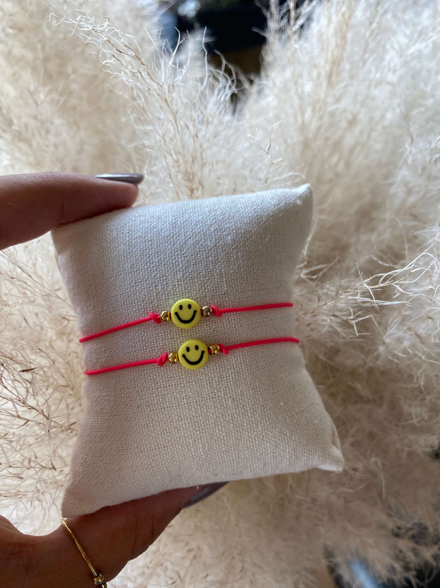 Handmade Smiley Armband Pink